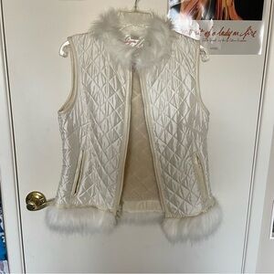 Elegant White Quilted Vest with Faux Fur Trim